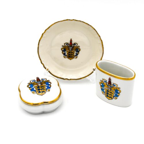 Kolm eset, Tallinna vapiga